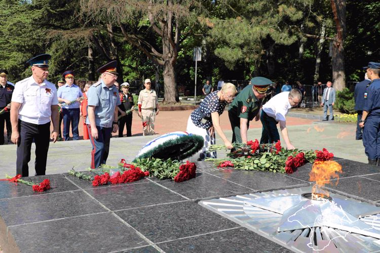 Росгвардейцы Крыма и Севастополя присоединились к Всероссийской акции «Свеча памяти» 