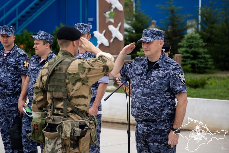 Росгвардейцам, принимавшим участие в специальной военной операции, вручили памятные медали в Крыму