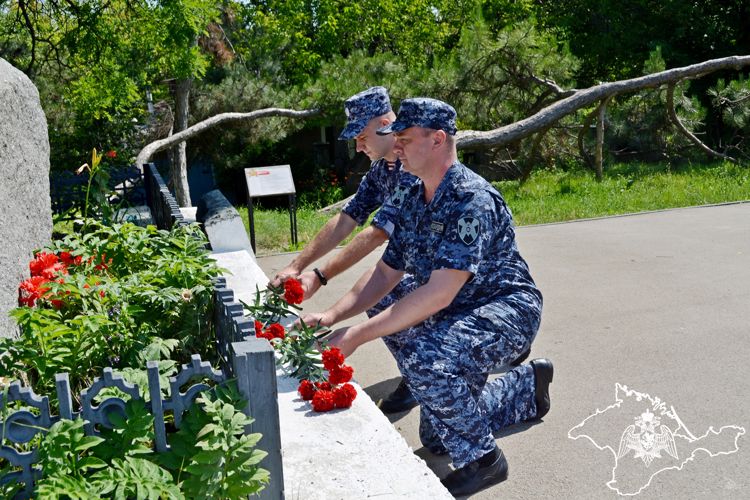 Росгвардейцы Крыма и Севастополя присоединились к Всероссийской акции «Свеча памяти» 