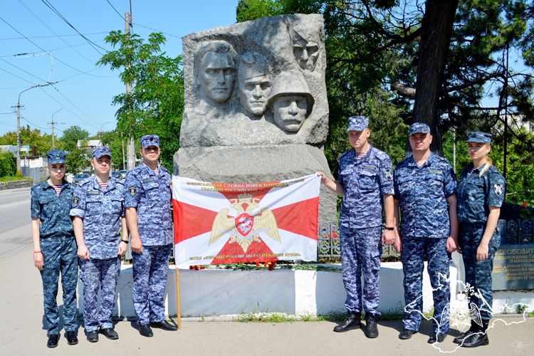 Росгвардейцы Крыма и Севастополя присоединились к Всероссийской акции «Свеча памяти» 