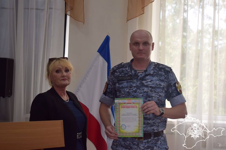 Вклад росгвардейцев в патриотическое воспитание молодого поколения отмечен педагогами в Крыму