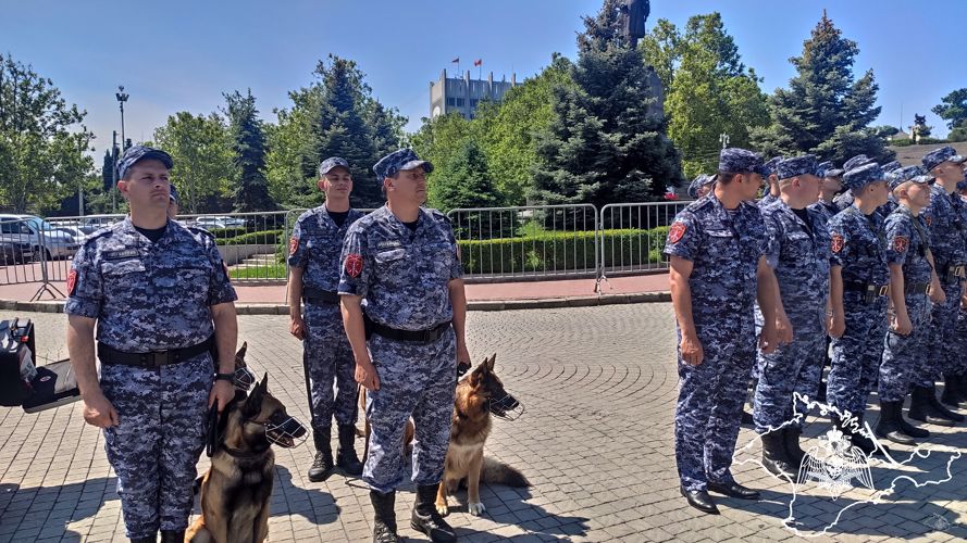 Готовность росгвардейцев и правоохранителей к курортному сезону оценил Губернатор Севастополя
