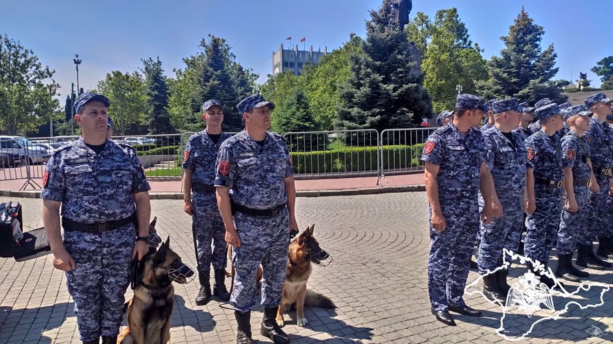 Росгвардия обеспечила безопасность проведения выпускных вечеров и празднования Дня молодежи в Крыму и Севастополе