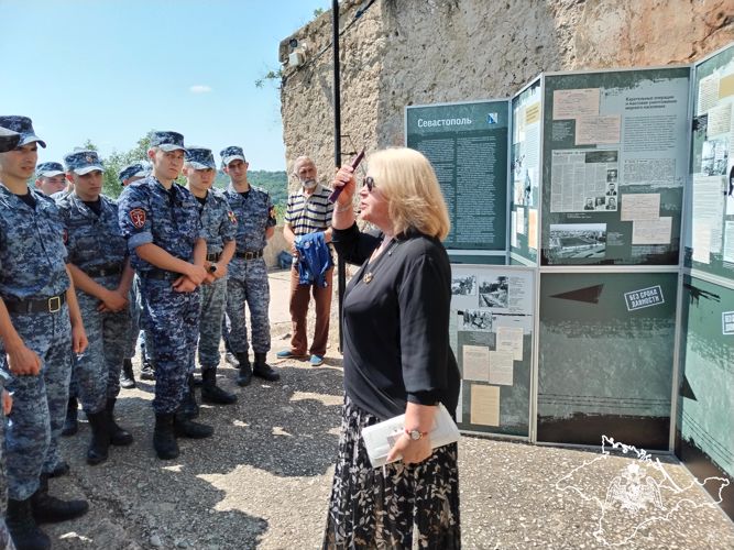 Росгвардейцы посетили в Севастополе фотовыставку, посвященную годовщине начала Великой Отечественной войны 