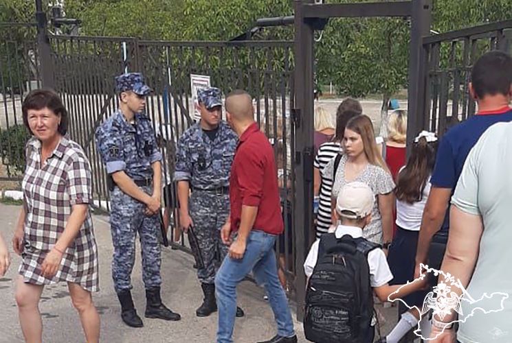 Росгвардия обеспечила безопасность проведения выпускных вечеров и празднования Дня молодежи в Крыму и Севастополе