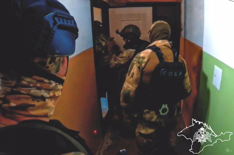 При участии СОБР Росгвардии в Севастополе задержан обвиняемый в преступлениях против половой неприкосновенности