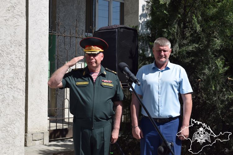 Росгвардейцы приняли участие в открытии мемориальной доски Герою Советского Союза в Крыму