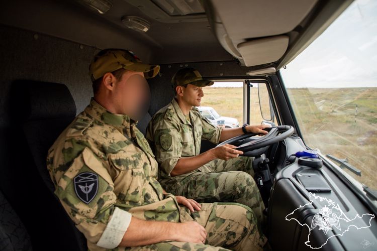 Росгвардейцы в Крыму отточили навыки вождения автомобильной техники