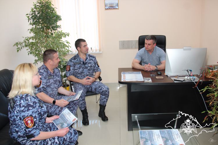 Представители Росгвардии из Севастополя провели мероприятия профессионального ориентирования для жителей Крымского полуострова