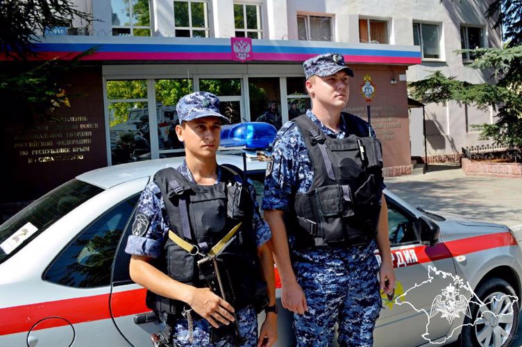 Патруль Росгвардии в Крыму пришел на помощь потерявшейся девочке
