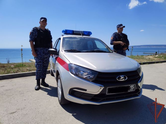Патруль Росгвардии помог доставить в медучреждение девочку, которой внезапно стало плохо