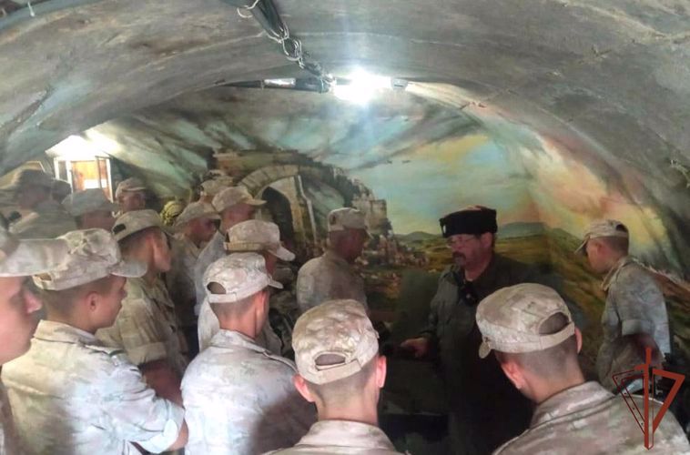 Военнослужащие Росгвардии посетили мемориальный комплекс в Керчи