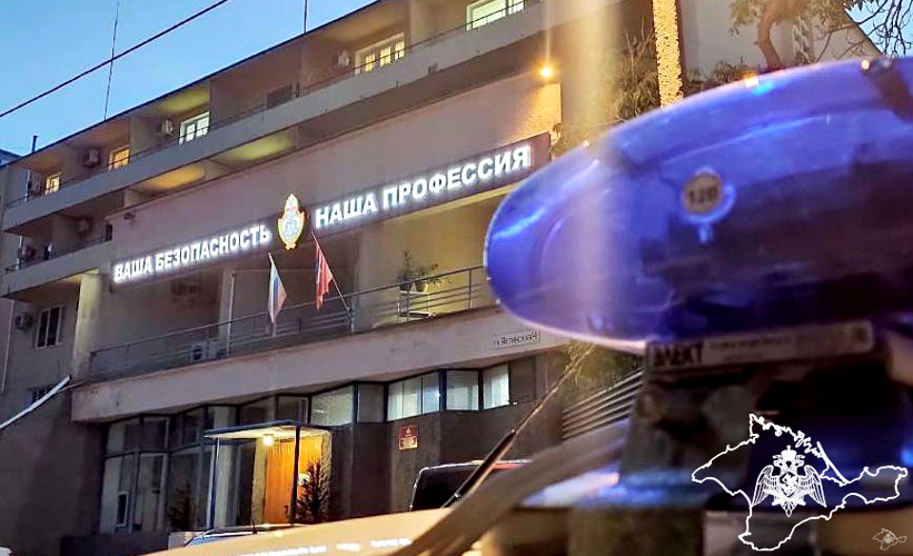 Росгвардейцы в Севастополе задержали дебошира, разбившего стекло в общественном транспорте 