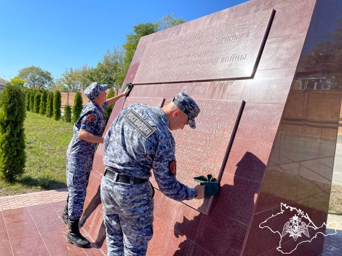 Военнослужащие Росгвардии из Севастополя приняли участие во Всероссийском экологическом субботнике 