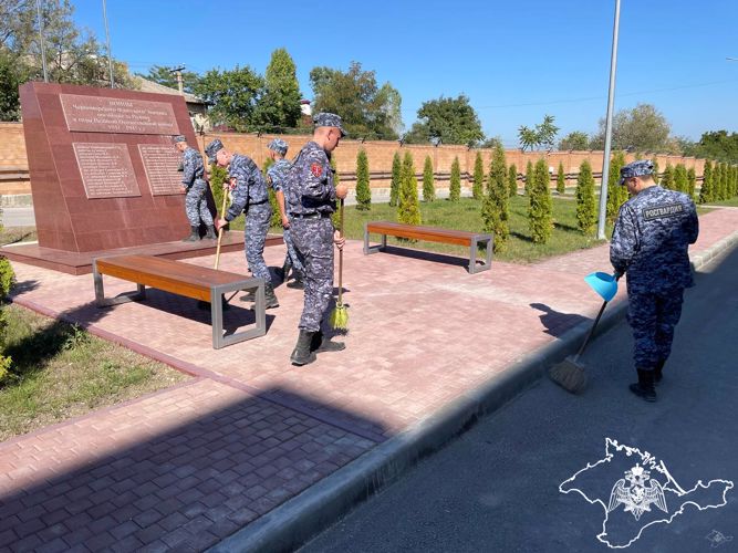 Военнослужащие Росгвардии из Севастополя приняли участие во Всероссийском экологическом субботнике 