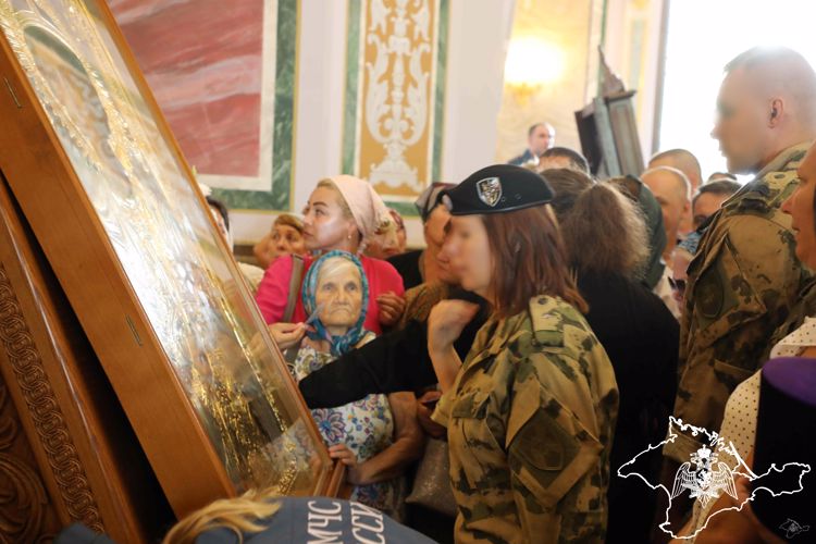 Росгвардейцы в Крыму стали участниками молебна у ковчега с мощами Георгия Победоносца