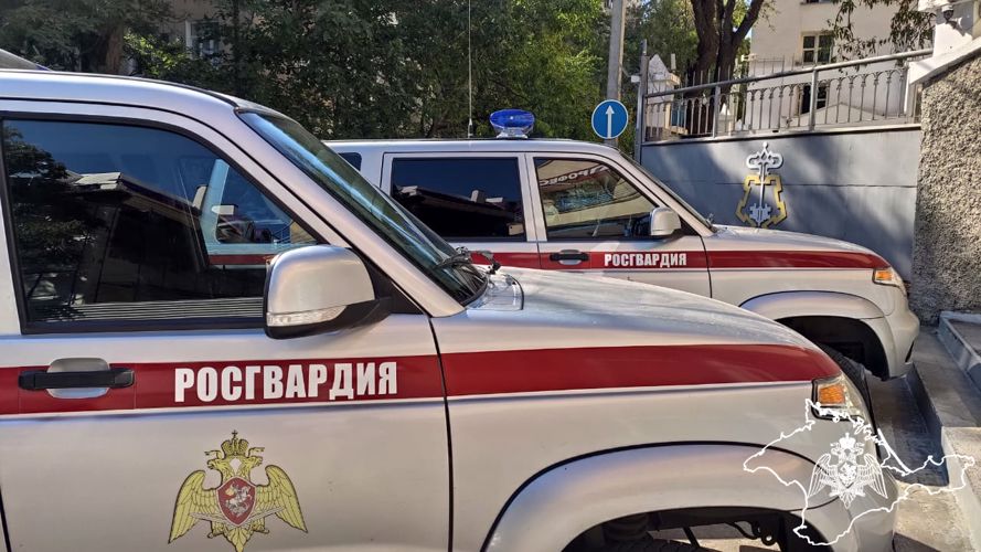 В Севастополе росгвардейцы задержали подозреваемую в совершении кражи из магазина