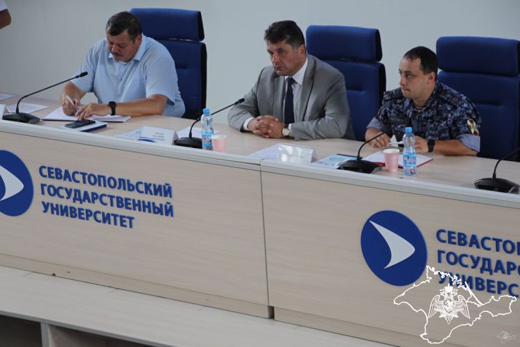 Росгвардейцы и студенты встретились в Севастополе на тематическом мероприятии