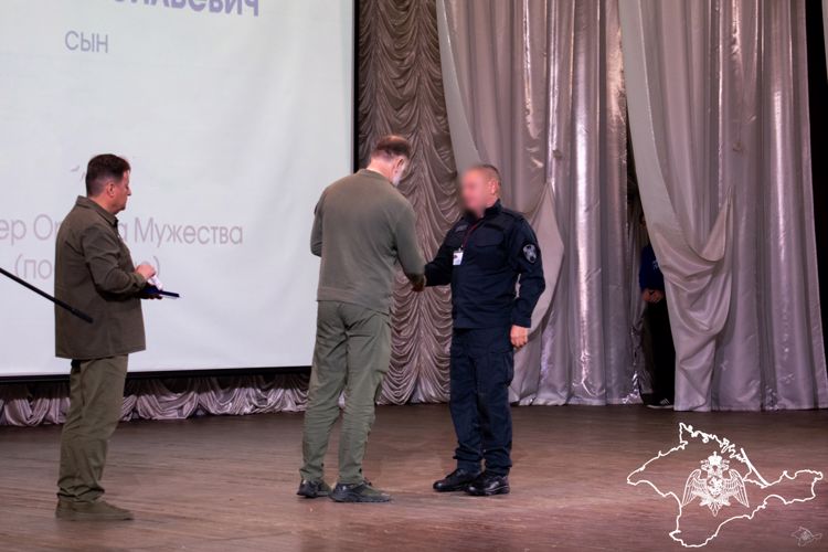 Офицер СОБР Росгвардии из Крыма награжден медалью «Отец солдата»