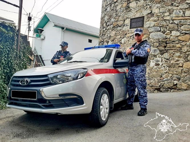 Росгвардейцы задержали в Алуште правонарушителя, угрожавшего травматическим оружием охраннику санатория