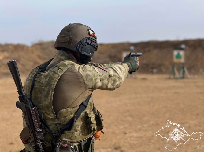 Испытания на право ношения знака отличия сотрудников СОБР и ОМОН Росгвардии впервые прошли в Крыму
