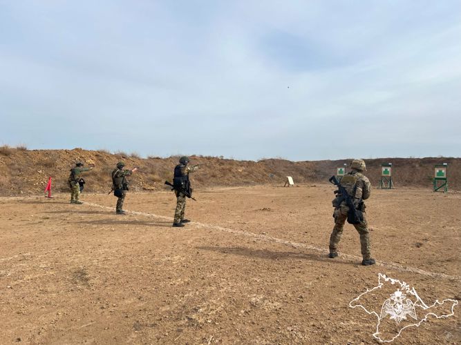 Испытания на право ношения знака отличия сотрудников СОБР и ОМОН Росгвардии впервые прошли в Крыму