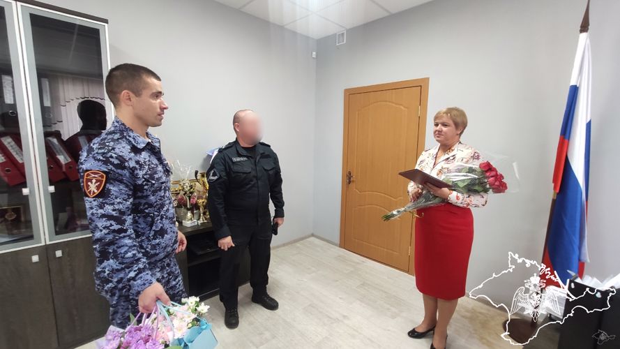 В Крыму росгвардейцы поздравили руководителей подшефных кадетских классов с Днем учителя 