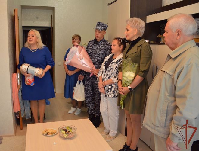 Росгвардейцы поздравили с 95-летнем жительницу Ялты, подростком в годы войны трудившуюся на оборонных предприятиях