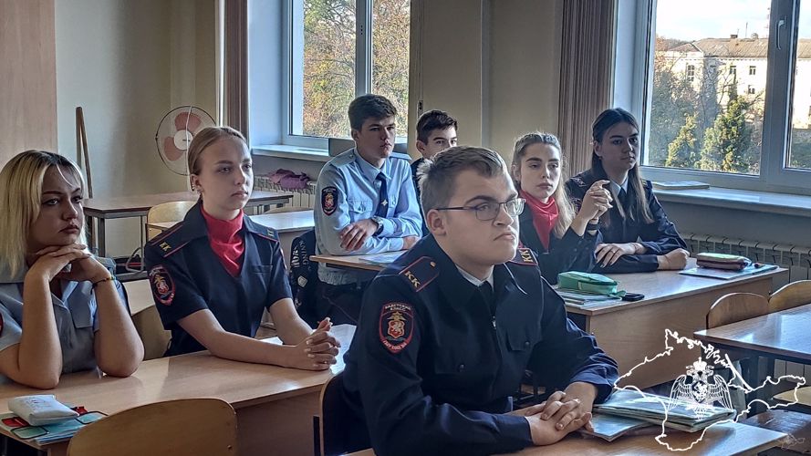 В Севастополе офицер Росгвардии встретился с выпускниками профильных классов ведомства 
