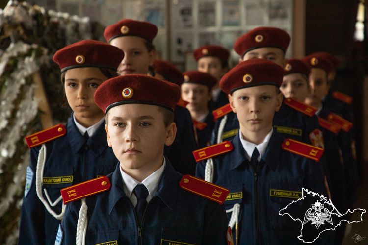 Торжественную клятву дали учащиеся подшефных классов Росгвардии в Крыму