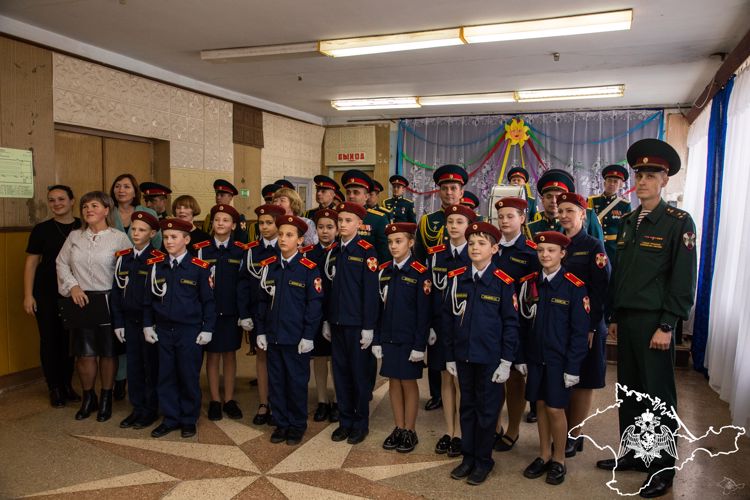 Торжественную клятву дали учащиеся подшефных классов Росгвардии в Крыму