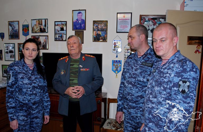 В Симферополе росгвардейцы встретились с ветераном вневедомственной охраны Росгвардии