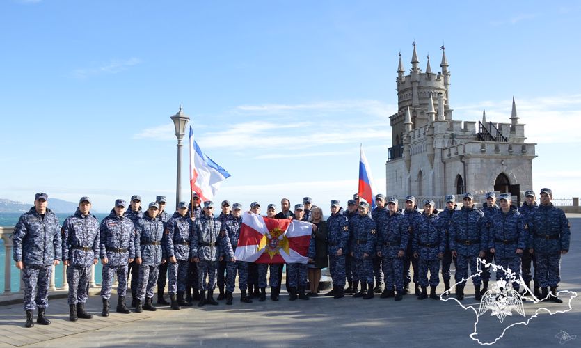 Военнослужащие Росгвардии стали участниками экскурсии к «Дворцу-замку «Ласточкино гнездо»