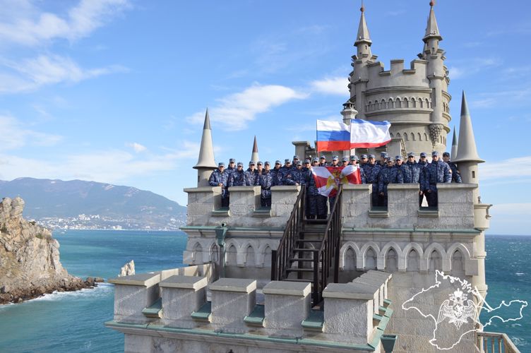 Военнослужащие Росгвардии стали участниками экскурсии к «Дворцу-замку «Ласточкино гнездо»