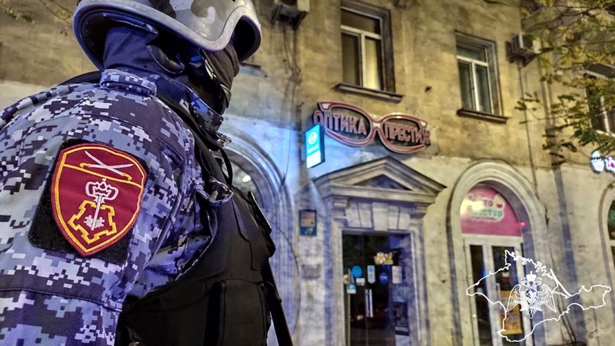 В Севастополе росгвардейцы задержали проникшего на охраняемый объект злоумышленника