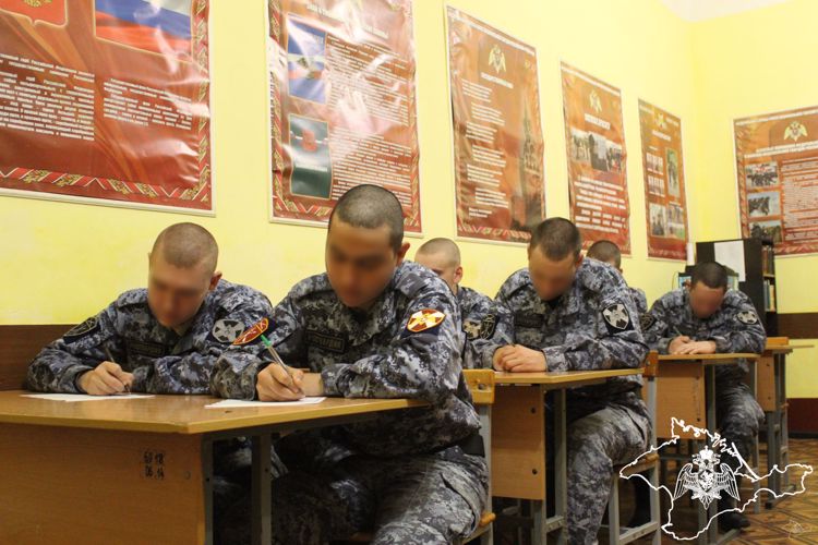 В Республике Крым и Севастополе военнослужащие Росгвардии написали поздравительные письма своим матерям