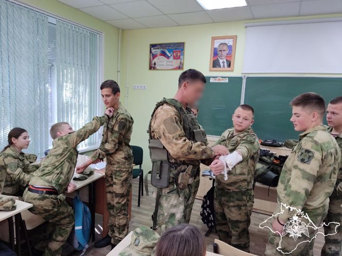 Росгвардейцы провели мастер-класс по оказанию первой медицинской помощи для учащихся подшефного класса