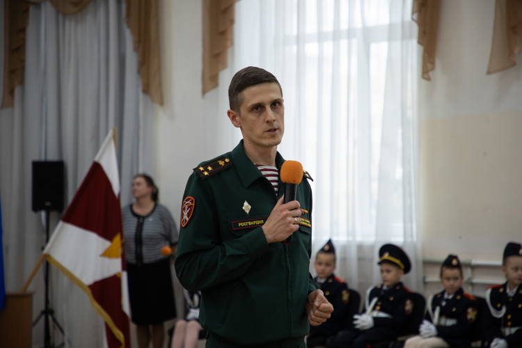 Ряды юных подшефных Росгвардии пополнили первоклассники из Симферополя