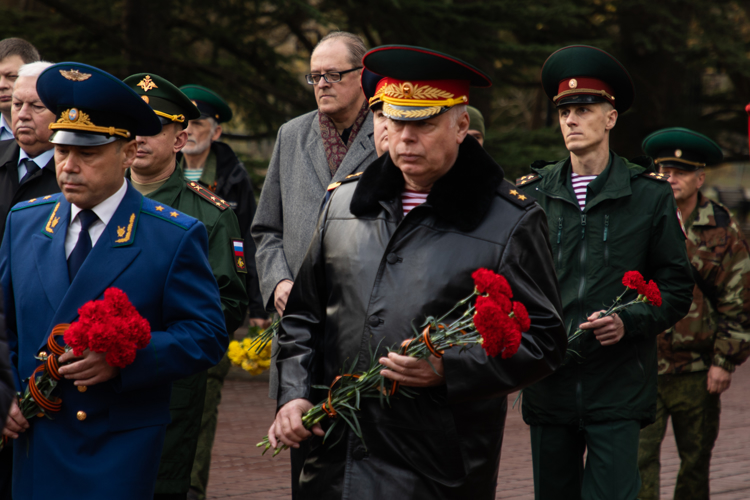  Росгвардейцы в Крыму присоединились к памятным мероприятиям, посвященным Дню неизвестного солдата
