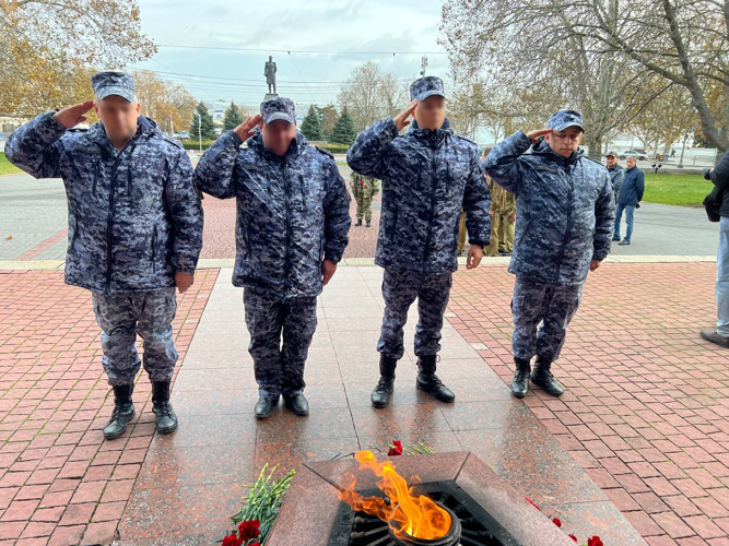  Росгвардейцы в Крыму присоединились к памятным мероприятиям, посвященным Дню неизвестного солдата