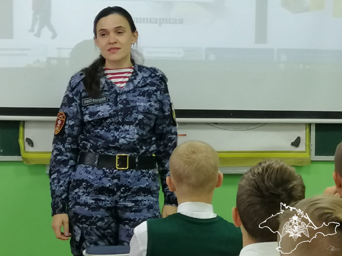 Росгвардейцы приняли участие в проекте «Разговоры о важном» в севастопольской гимназии