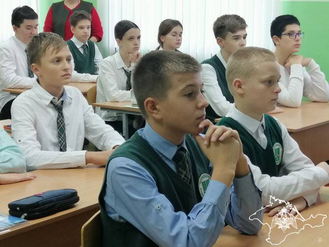 Росгвардейцы приняли участие в проекте «Разговоры о важном» в севастопольской гимназии
