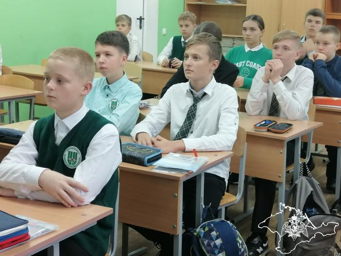 Росгвардейцы приняли участие в проекте «Разговоры о важном» в севастопольской гимназии