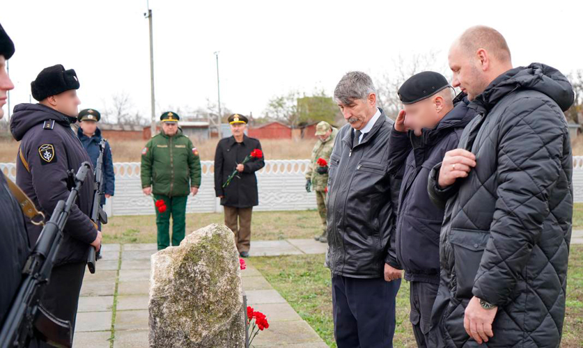  Росгвардейцы в Крыму присоединились к памятным мероприятиям, посвященным Дню неизвестного солдата