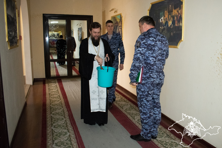 Росгвардейцы стали участниками встречи с представителями духовенства Симферопольской и Крымской епархии в канун празднования Крещения Господня