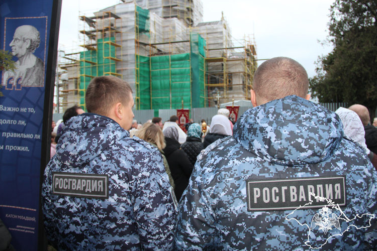 Росгвардейцы в Крыму и Севастополе приняли участие в богослужениях в день Крещения Господня