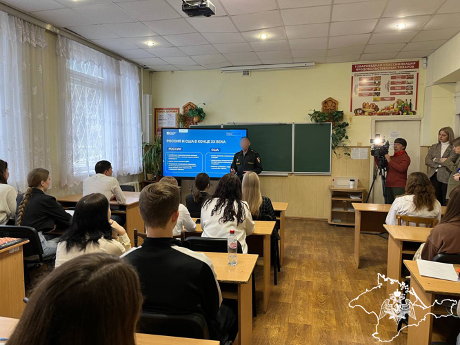 В Севастополе военнослужащие полка Росгвардии проводят патриотические мероприятия для молодежи и горожан