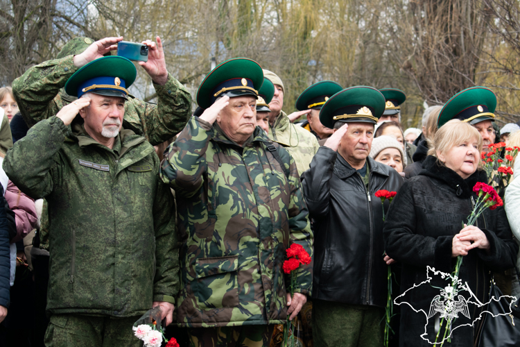 Росгвардейцы в Крыму и Севастополе почтили память россиян, исполнявших воинский долг за пределами Отечества