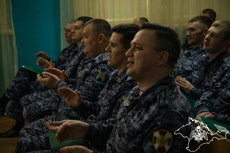 В Крыму для росгвардейцев выступили артисты Москонцерта