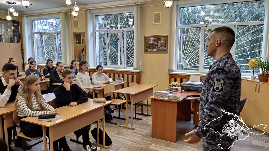 Росгвардейцы встретились с будущими выпускниками севастопольской гимназии